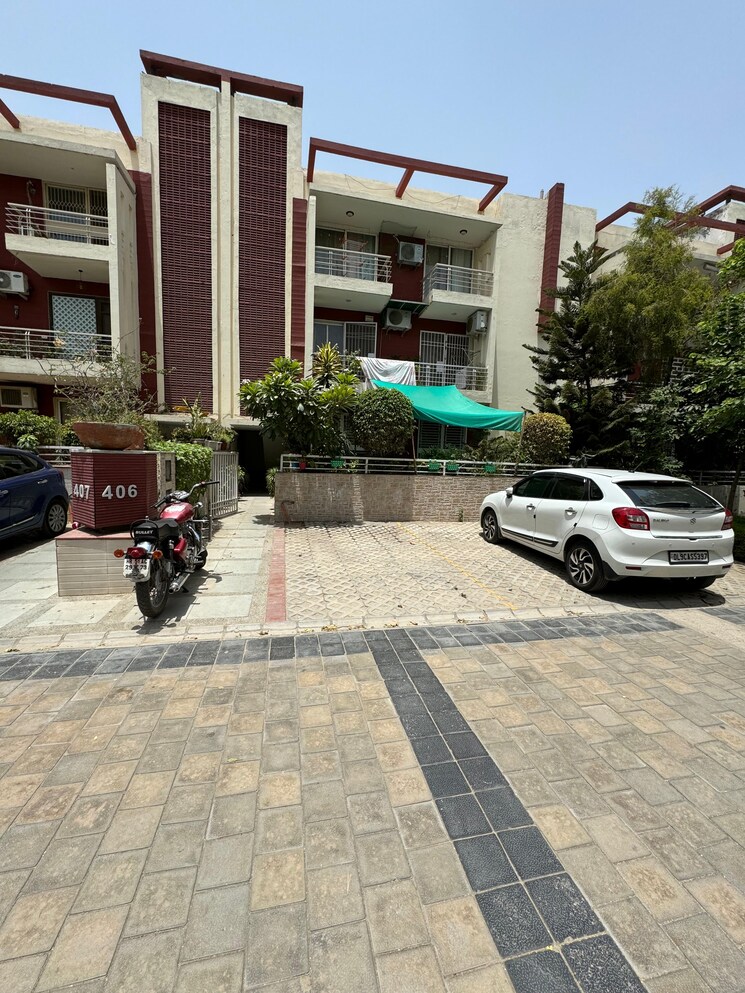  Parking, orchid-island 3 Bedroom 1550 Sq.Ft. Builder Floor In Sector 51 Gurgaon 8828495