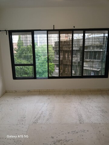 Room in 1 BHK Apartment at Daya Sagar CHSL, Goregaon East – for Rent