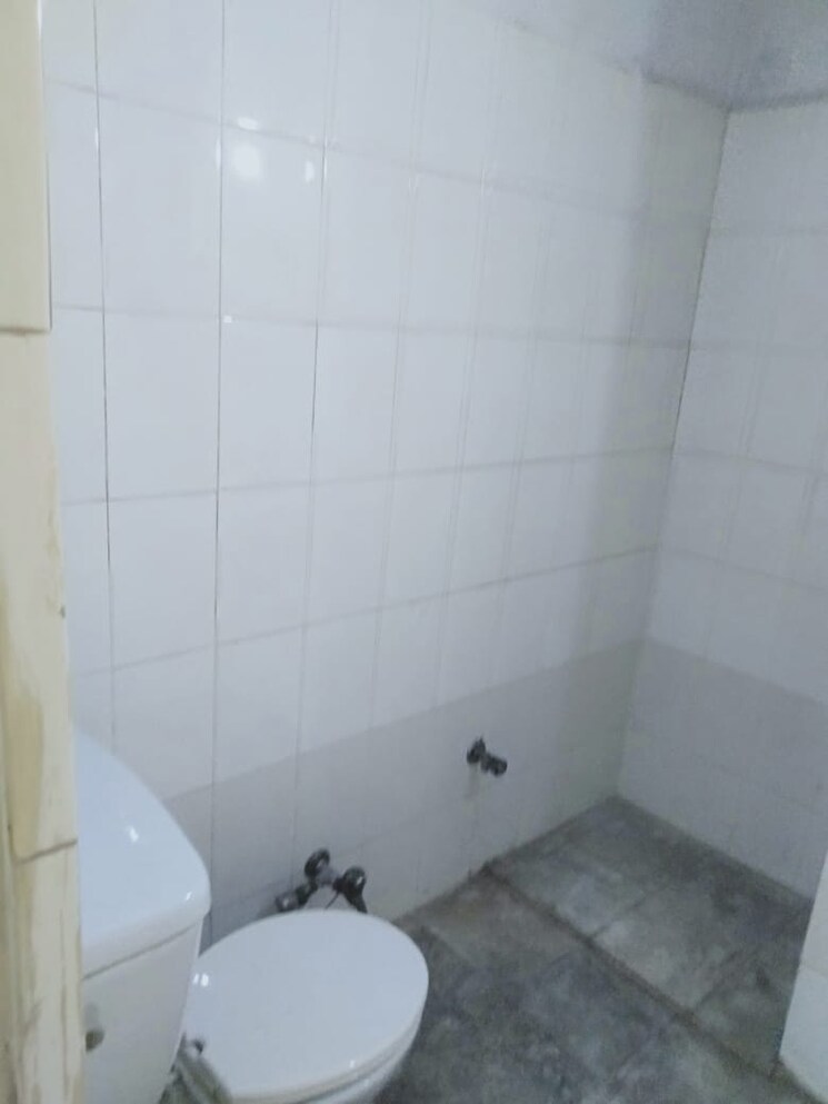 Bathroom, arun vihar 2.5 Bedroom 1400 Sq.Ft. Independent House In Arun Vihar Noida 8828557