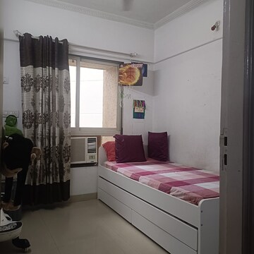 Bedroom in 2.5 BHK Apartment at Zinnia CHS, Powai – for Rent