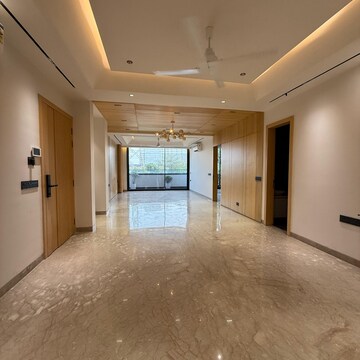 Room in 4 BHK Builder Floor at Sushant Lok 2, Sector 56 – for Sale