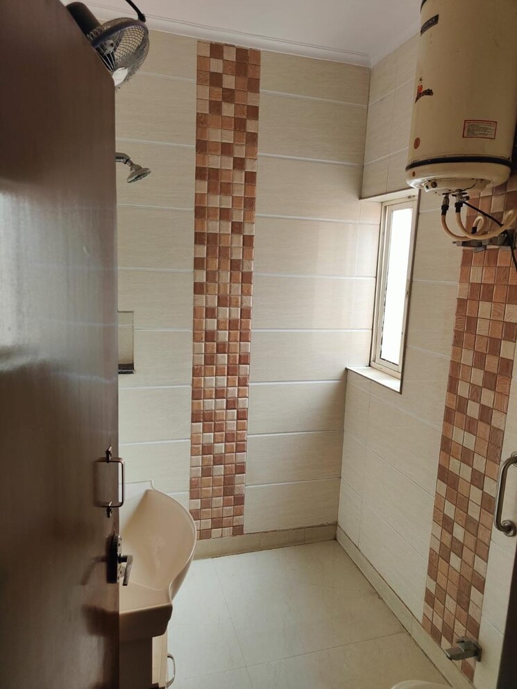 Bathroom, kalkaji 3 Bedroom 2000 Sq.Ft. Apartment In Kalkaji Delhi 8828719