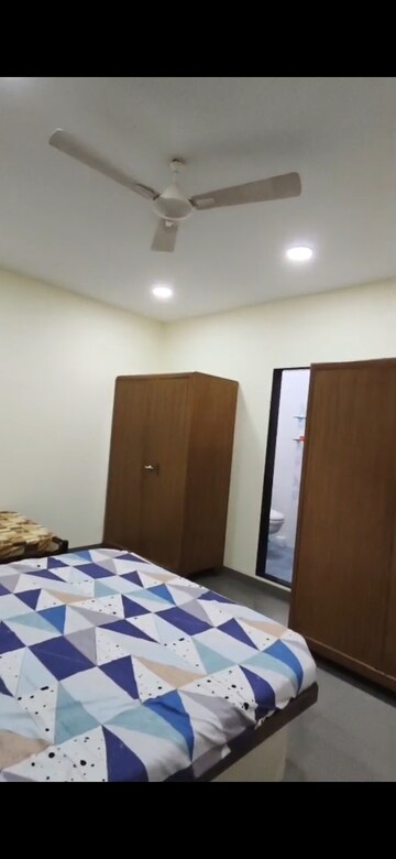 Bedroom in 3 BHK Apartment at Fateh Manzil Grannt Road, Grant Road – for Rent