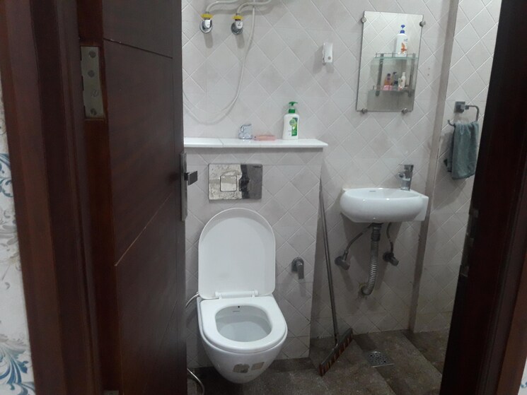 Bathroom, maitri-apartments 3 Bedroom 1450 Sq.Ft. Apartment In Rohini Sector 9 Delhi 8828718