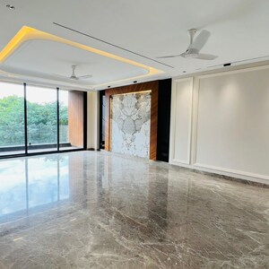 Room in 4 BHK Builder Floor at Sushant Lok 2, Sector 56 – for Sale