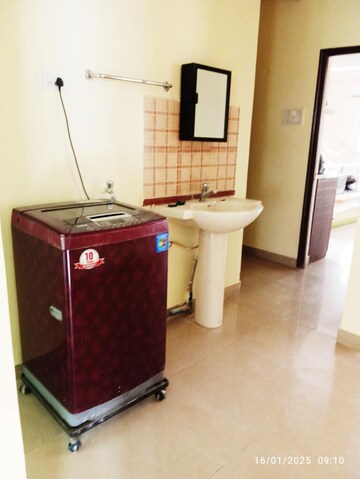 Master Bedroom in 2 BHK Apartment at Mayur Colony – for Rent