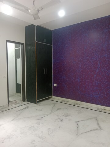 Room in 4 BHK Builder Floor at Sector 37 – for Sale