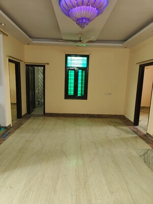 Room in 3 BHK Builder Floor at Sector 37 – for Sale