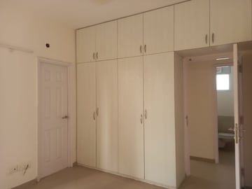 Room in 4 BHK Apartment at Emaar MGF Emerald Hills, Sector 65 – for Sale