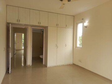 Room in 4 BHK Apartment at Emaar MGF Emerald Hills, Sector 65 – for Sale