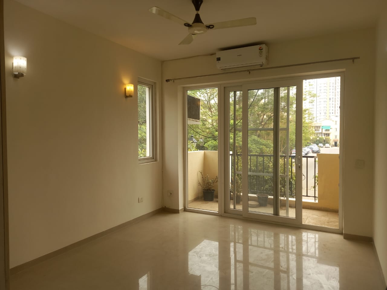 4 BHK + Servant Room,Study Room Apartment For Sale in Emaar MGF Emerald Hills