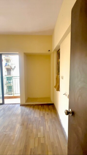 Room in 1 BHK Apartment at Lodha Casa Essenza, Dahisar East – for Sale