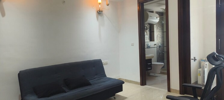 Living Room, defence colony 3 Bedroom 217 Sq.Yd. Builder Floor In Defence Colony Delhi 8828895