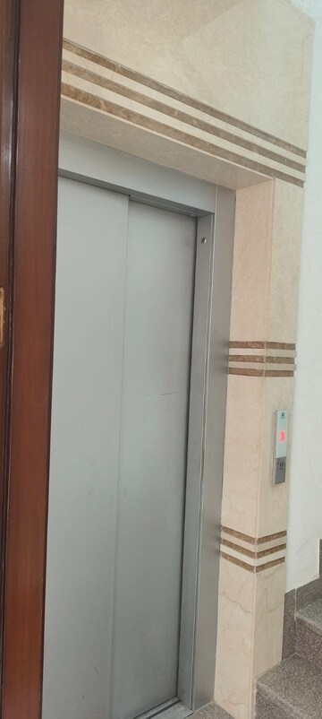  3 BHK Builder Floor at Defence Colony – for Rent