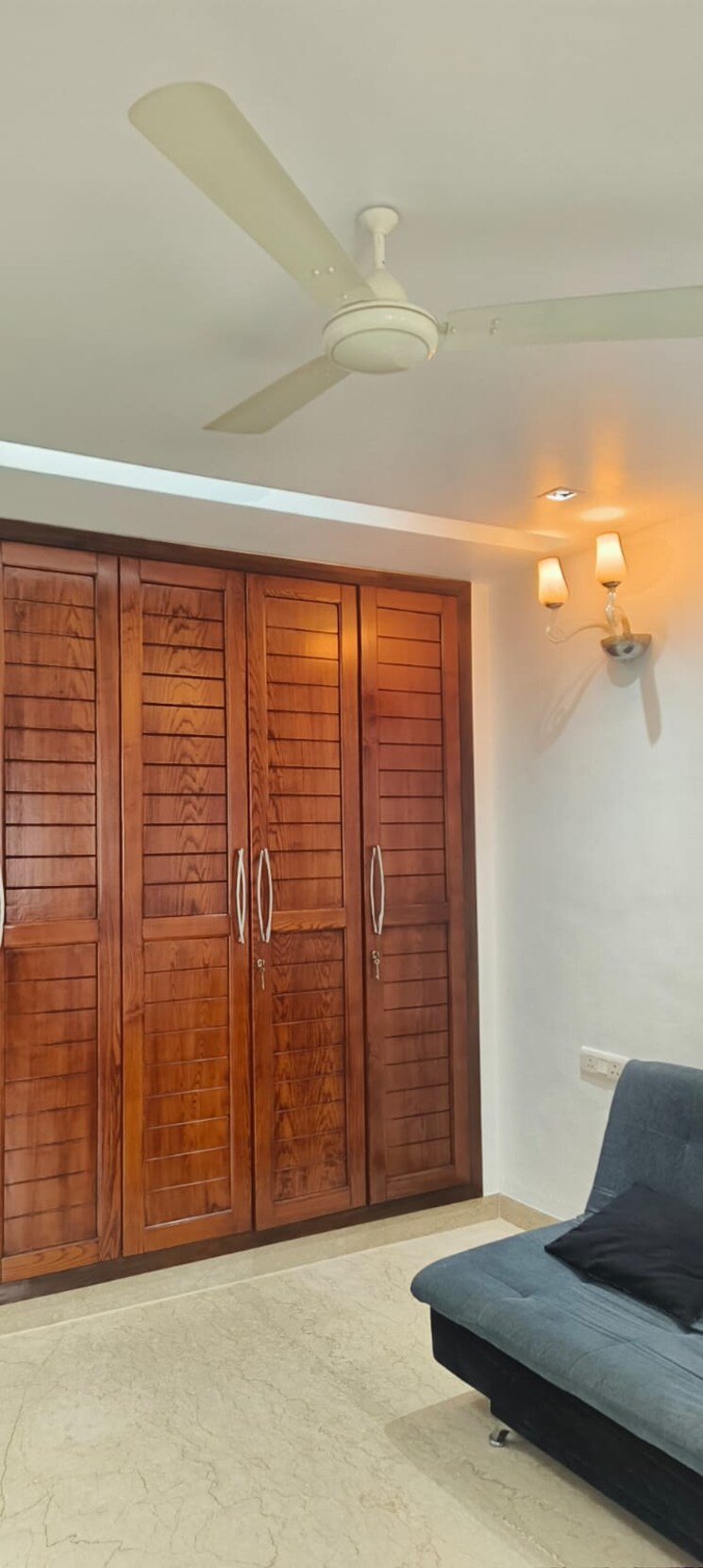 Room, defence colony 3 Bedroom 217 Sq.Yd. Builder Floor In Defence Colony Delhi 8828895