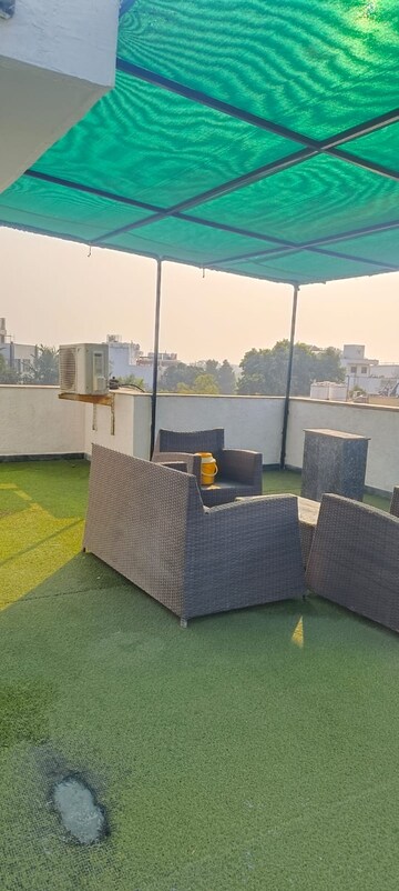 Terrace in 3 BHK Builder Floor at Defence Colony – for Rent