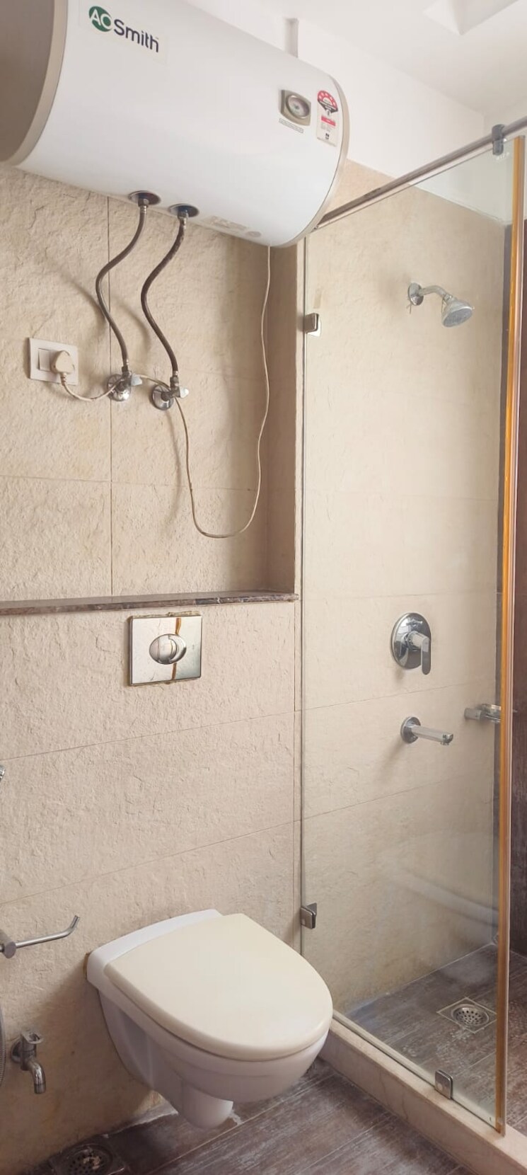 Attached Bathroom, defence colony 3 Bedroom 217 Sq.Yd. Builder Floor In Defence Colony Delhi 8828895