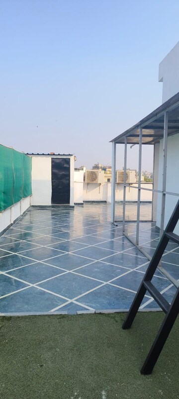 Terrace in 3 BHK Builder Floor at Defence Colony – for Rent