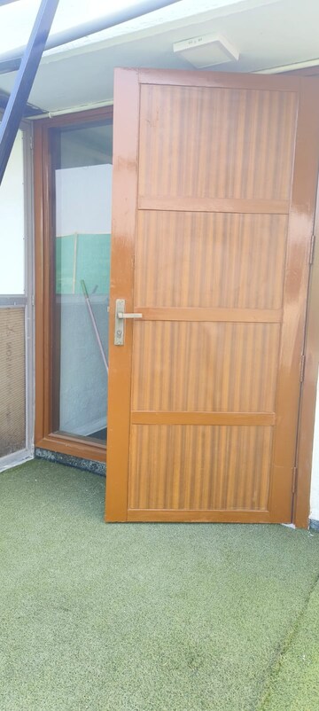 Terrace in 3 BHK Builder Floor at Defence Colony – for Rent