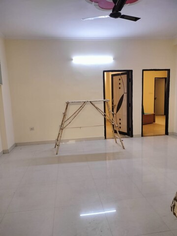 Room in 2 BHK Builder Floor at Sector 52 – for Rent