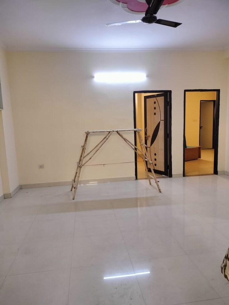 Room, sector 52 2 Bedroom 900 Sq.Ft. Builder Floor In Sector 52 Gurgaon 8828914