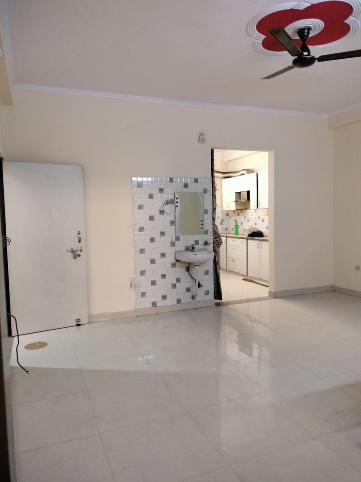 Room, sector 52 2 Bedroom 900 Sq.Ft. Builder Floor In Sector 52 Gurgaon 8828914