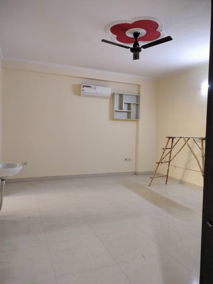 Room, sector 52 2 Bedroom 900 Sq.Ft. Builder Floor In Sector 52 Gurgaon 8828914