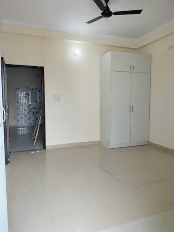 Room in 2 BHK Builder Floor at Sector 52 – for Rent