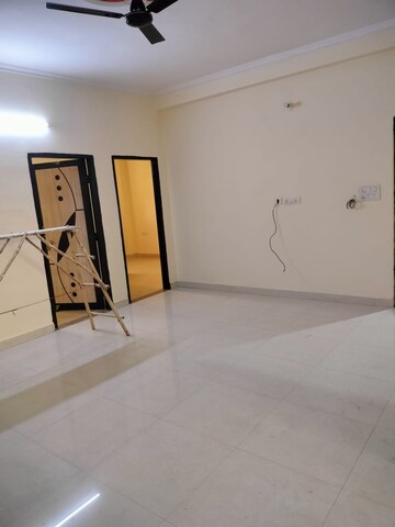 Room in 2 BHK Builder Floor at Sector 52 – for Rent
