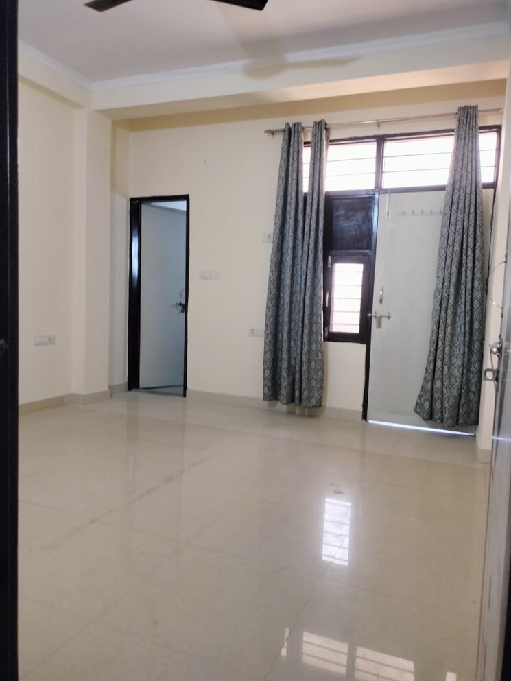 Room, sector 52 2 Bedroom 900 Sq.Ft. Builder Floor In Sector 52 Gurgaon 8828914