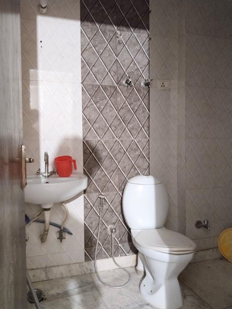 Bathroom, saket 1 Bedroom 500 Sq.Ft. Builder Floor In Saket Delhi 8828963