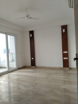 Room in 2.5 BHK Apartment at Kashish Manor One, Sector 111 – for Sale