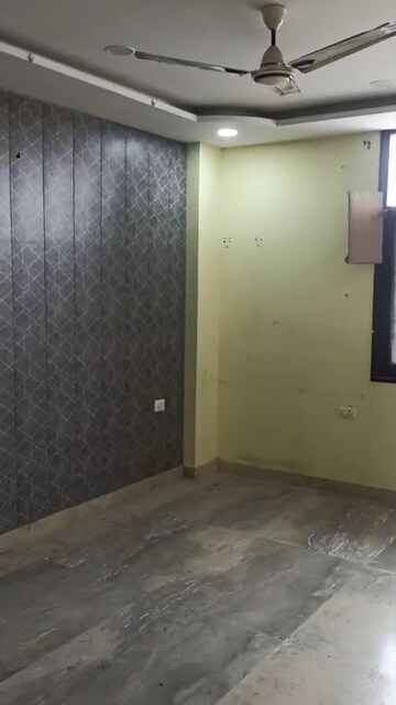 Room in 3 BHK Builder Floor at Vaishali Media Apartment, Vaishali Sector 5 – for Rent