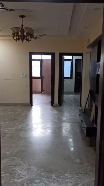Room in 3 BHK Builder Floor at Vaishali Media Apartment, Vaishali Sector 5 – for Rent