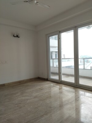 Room in 2.5 BHK Apartment at Kashish Manor One, Sector 111 – for Sale