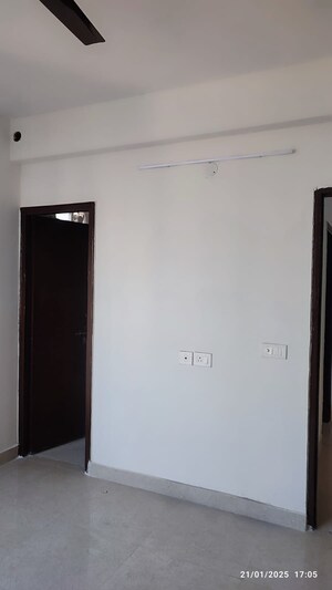 Room in 2 BHK Apartment at Signature Orchard Avenue 2, Sector 93 – for Sale