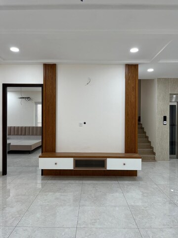 Room in 4 BHK Villa at Tellapur – for Rent