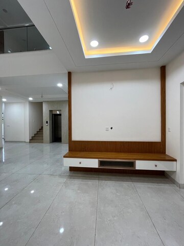 Room in 4 BHK Villa at Tellapur – for Rent