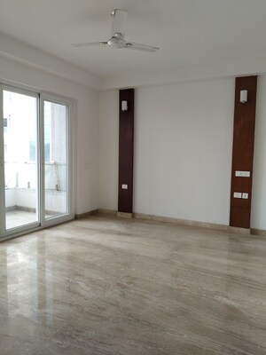 Room in 2.5 BHK Apartment at Kashish Manor One, Sector 111 – for Sale