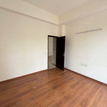 Room in 3 BHK Apartment at Adani Samsara, Sector 60 – for Rent