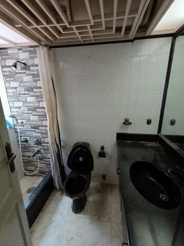Team Area in 2 BHK Apartment at Bandra West – for Rent