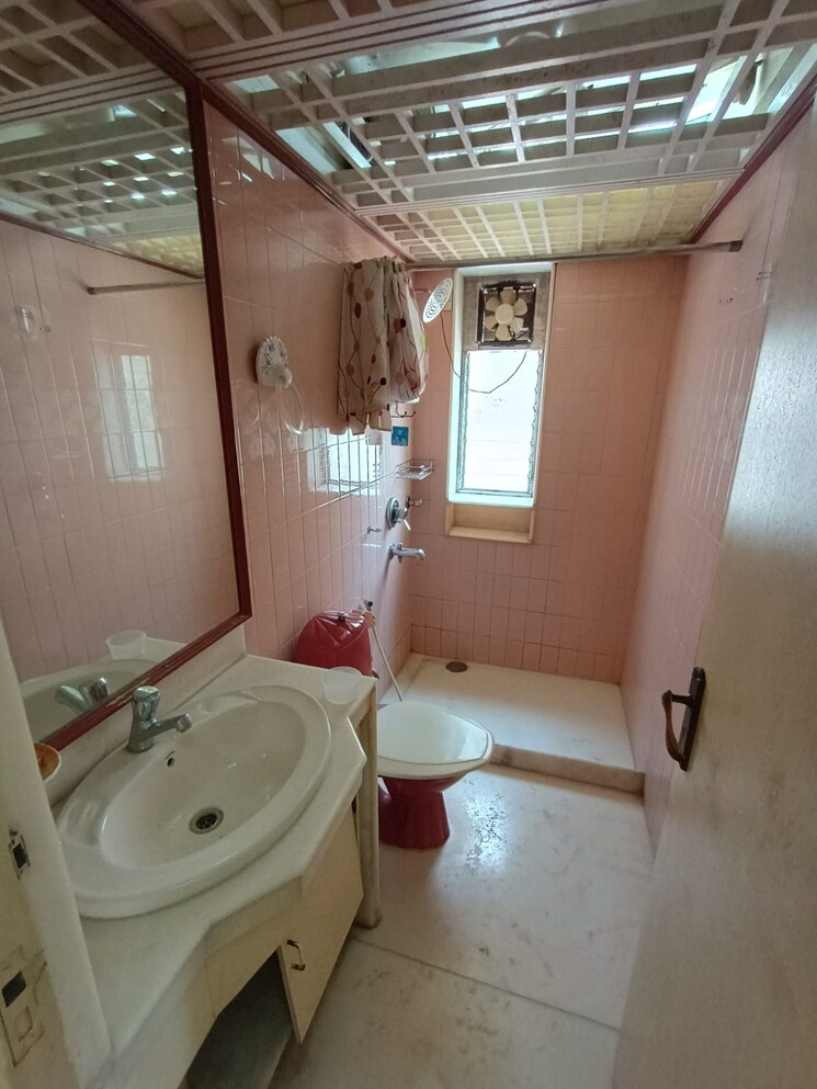 Bathroom, bandra west 2 Bedroom 700 Sq.Ft. Apartment In Bandra West Mumbai 8828931