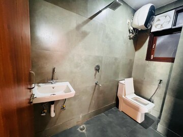 Bathroom in 1 BHK Builder Floor at Maidan Garhi – for Rent