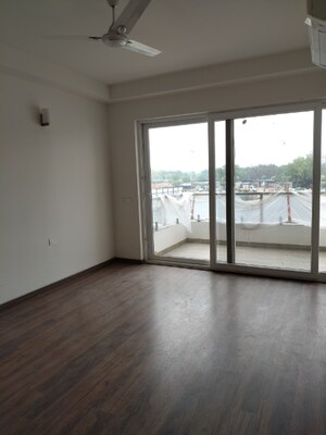 Room in 2 BHK Apartment at Kashish Manor One, Sector 111 – for Sale