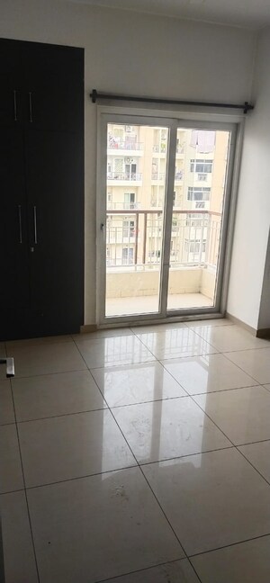 Room in 2 BHK Apartment at Gulshan Vivante, Sector 137 – for Sale