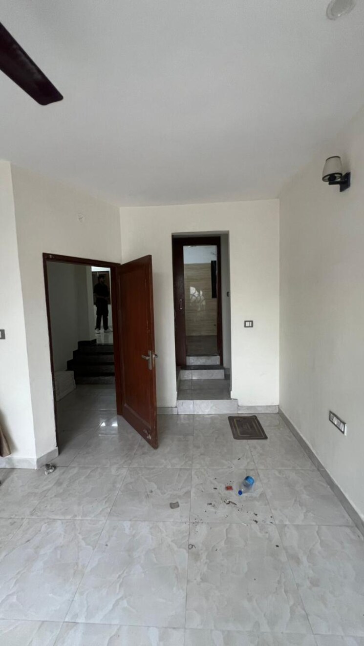 Room, east of kailash 3 Bedroom 1125 Sq.Ft. Builder Floor In East Of Kailash Delhi 8829114