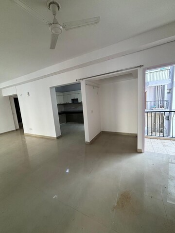 Room in 3.5 BHK Apartment at Grihapravesh, Sector 77 – for Rent