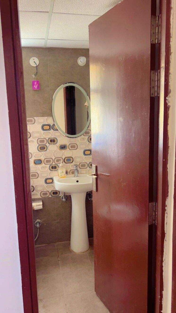 Bathroom, rise-organic-homes 3 Bedroom 819 Sq.Ft. Apartment In Mahurali Ghaziabad 8829159