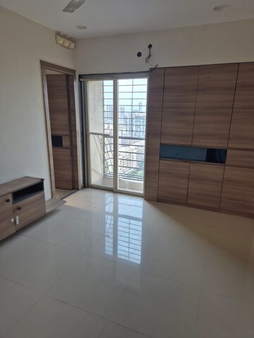 Room in 3 BHK Apartment at DB Parkwoods, Kasarvadavali – for Rent