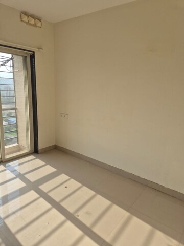 Room in 3 BHK Apartment at DB Parkwoods, Kasarvadavali – for Rent